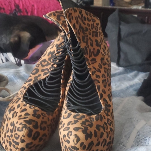 Shoes - Picture 2 of 4